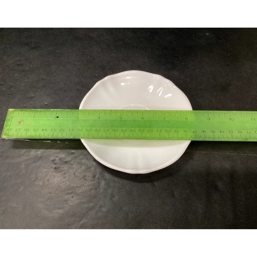 Arcopal France TRIANON IVORY Saucer Scalloped Swirls Milk‎ Glass 5 3/8